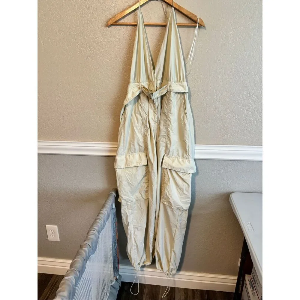 Zara woman parachute